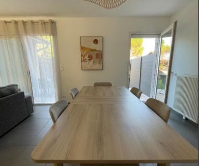 Lyon Apartment | Maison Moderne Saint-Genis-Laval