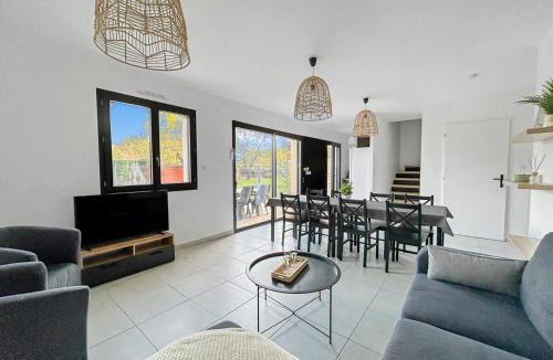 Poitiers Villa | Maison moderne T5 · 4 ch sdb privatives · Terrasse