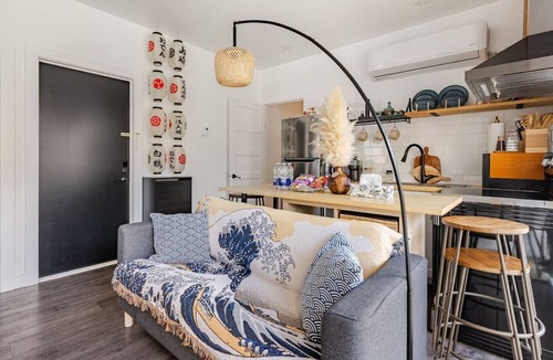 Plateau Mont Royal Apartment | Maison Mosaïque | Japanese 2BR near Leonard Cohen