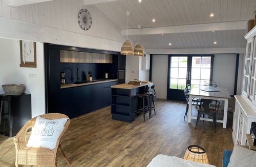 Noirmoutier-en-l'Ile House | Maison Neuve Écologique au Vieil à 20m de la Plage