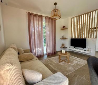 Figeac House | Maison neuve, cadre apaisant,jacuzzi et piscine