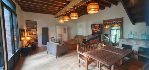 Rugles House | Maison Normande au bord de rivière avec spa et sauna