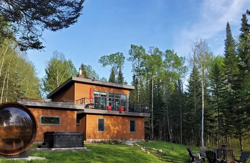 Saint-Tite-des-Caps Cottage | MAISON OSLO – Toit-terrasse - rivière, spa et sauna
