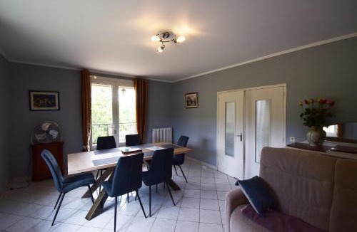 Blanquefort-sur-Briolance Villa | Maison pour 5 personnes à la campagne