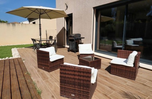 Vedene House | Maison Paisible