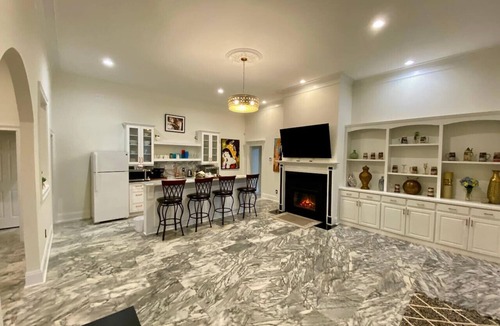 Dahlonega Villa | Maison Paradis - River Front - Two Kitchens