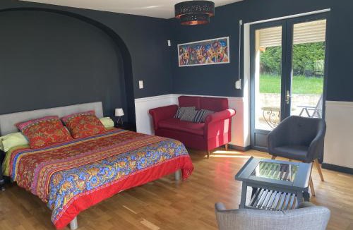 Saint-Germain-des-Fosses Bed & Breakfast | Maison Piscine & Jacuzzi