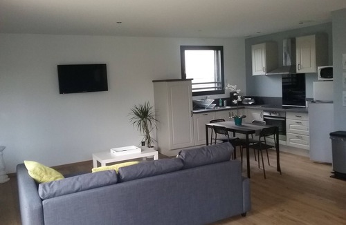 Saint-Coulomb House | Maison Pierre - 900 de la mer -2/3 Pers. - Enclosed garden - Pets welcome.