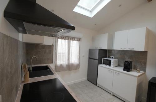 Orly Apartment | Maison Pierre & Poutres - Parking - Orly 10min