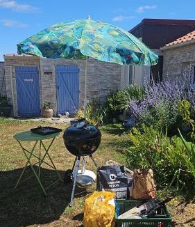 Bourgneuf-en-Retz House | maison piscine clos ,wifi, pas de chien , 2 chambres près de la mer
