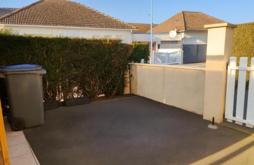 Hermanville-sur-Mer House | Maison plain-pied proche mer Cour & Parking