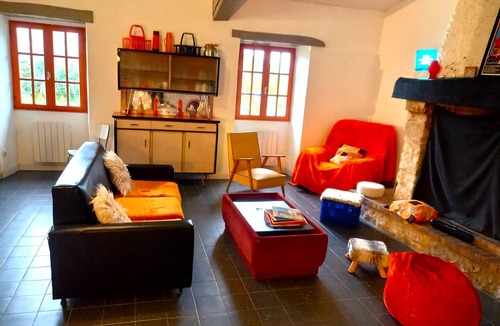 Sarrant House | Maison Pop-70's-spot Nature-b&b