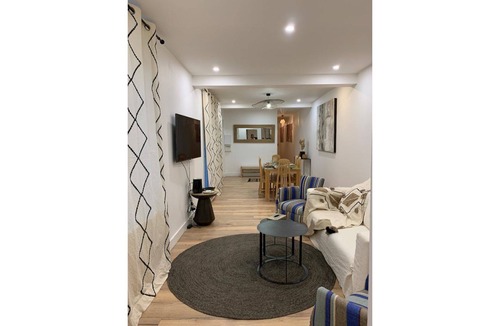 Troyes House | Maison Porte du Bouchon: Private Jacuzzi SPA!