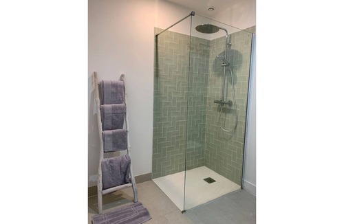 Troyes House | Maison Porte du Bouchon: Private Jacuzzi SPA!