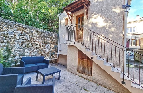 Saint-Chinian House | Maison Privée Avec Terrasse et Belle Vue, sur la Place du Marché
