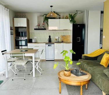 Saint-Victor-la-Coste Apartment | Maison, privative, lumineuse, suréquipée terrasse et parking