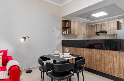 Downtown Dubai Apartment | Maison Privee - Comfortable Downtown Apartment with City Skyline Vws