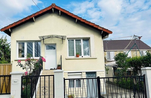 Villemomble House | Maison Proche de Paris et Disneyland et CDG Paris.nn2 personne 1chambre,1salon.