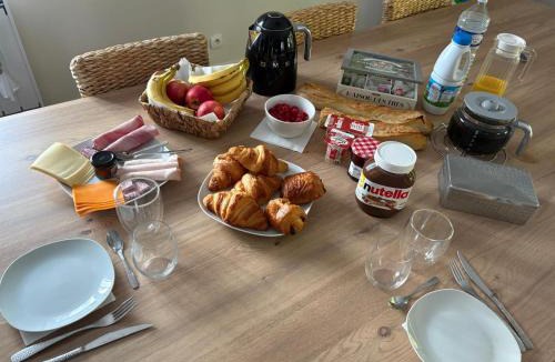 Neuville-sur-Sarthe Bed & Breakfast | Maison proche du Circuit 24h du Mans, Moto GP, Le Mans Classic