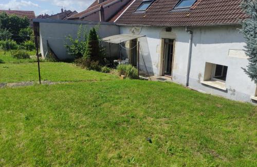 Neufchateau House | Maison proche gare avec extérieur