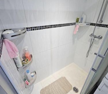 La Courneuve Apartment | Maison récente avec jardin et terrasse, bien desservie