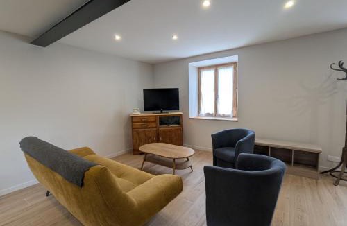 Polignac House | Maison rénovée avec terrasse et balcon à Polignac - FR-1-582-539