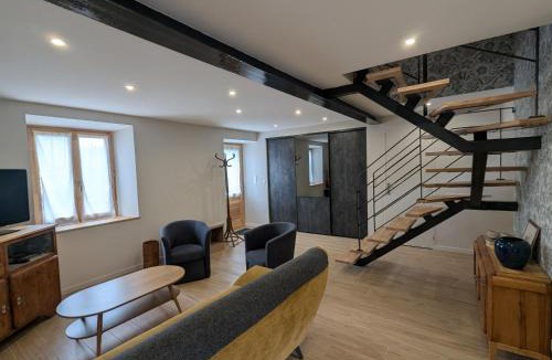 Polignac House | Maison rénovée avec terrasse et balcon à Polignac - FR-1-582-539