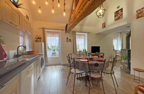 La Coulonche House | Maison rénovée en pierre, animaux acceptés, proche Bagnoles-de-l'Orne - FR-1-497-222