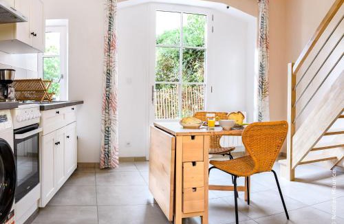 Mortagne-sur-Sevre House | Maison rénovée à Mortagne-sur-Sèvre avec terrasse et WiFi - FR-1-426-599
