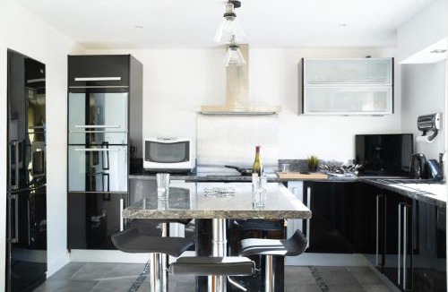 Bagneres-de-Bigorre House | Maison rayons de soleil