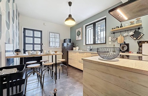 Pontacq House | Maison ReJeanne, La Rétro Chic proche de Lourdes.
