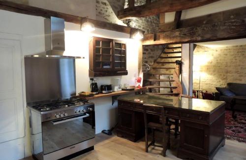 Cluny Bed & Breakfast | Maison Romane 1136