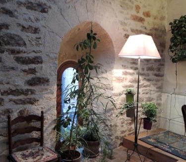 Cluny Bed & Breakfast | Maison Romane 1136