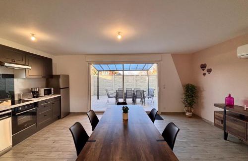Clermont-Creans House | Maison Rosie - Maison moderne cozy avec extérieur