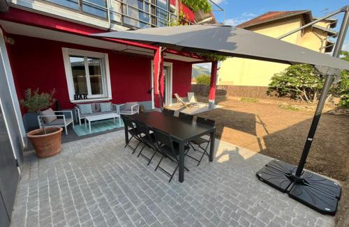 Millau Apartment | Maison rouge