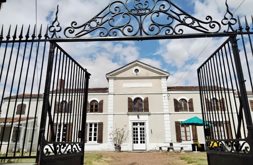 Saint-Jean-d'Angely Bed & Breakfast | Maison Rouge