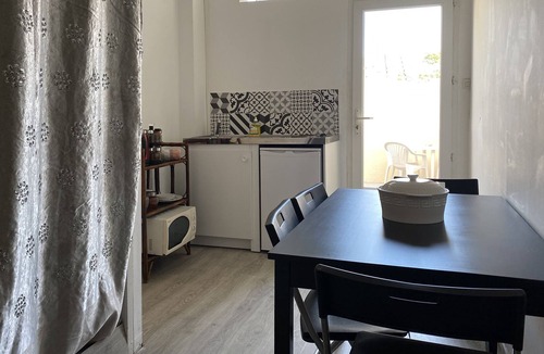 Saint-Louis House | MAISON ROUGE-House-Apartment-Wet room-Street View