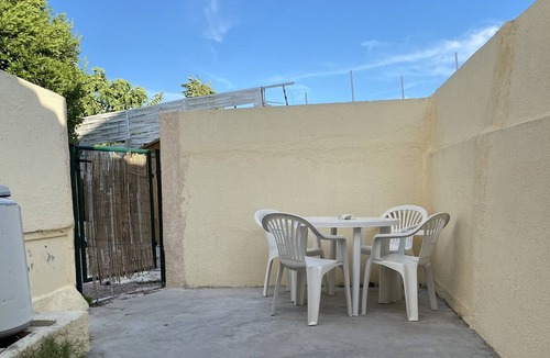 Saint-Louis House | MAISON ROUGE-House-Apartment-Wet room-Street View
