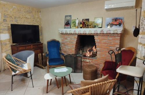 Saint-Pierre-de-Cole House | Maison Sébastien