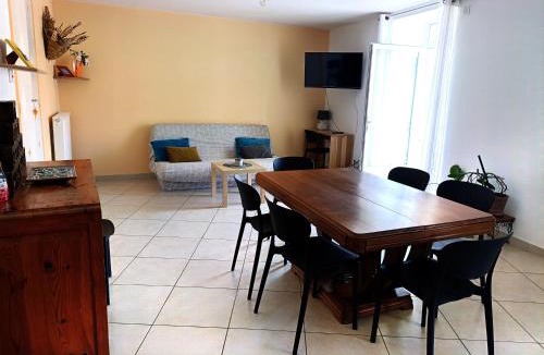 Saint-Georges-de-Luzencon House | Maison spacieuse et agréable