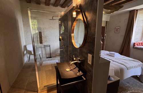 Republique House | Maison Saint Christophe