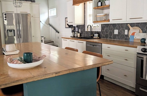 Shediac House | Maison Salt & Fir : Shediac nA cozy seaside family retreat. Pet friendly!