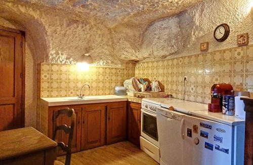 Bourre House | Maison semi troglodyte