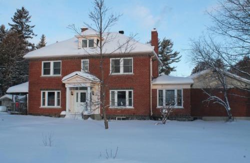 Scotstown Bed & Breakfast | Maison Sherman's house