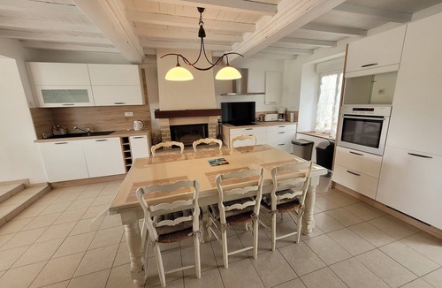 Creances House | Maison Située Dans une Impasse