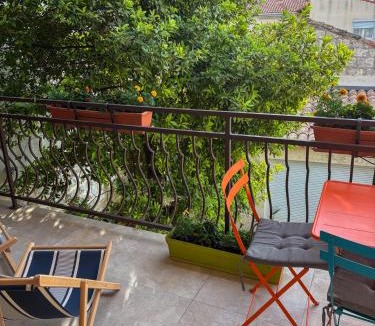 Aigues-Mortes Medieval City Bed & Breakfast | Maison sol en ciel Petit Dejeuner et Parking inclus