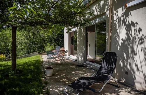 Fraisses Apartment | Maison sous le noyer