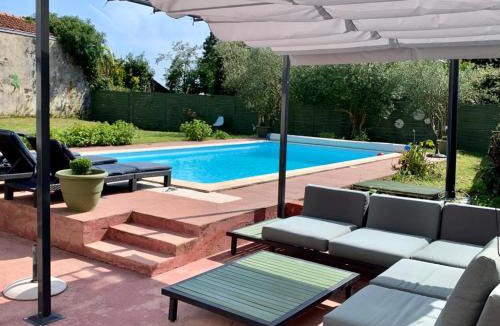 Saint-Bonnet-sur-Gironde House | Maison Spacieuse & Piscine