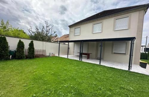 Pontault-Combault House | Maison spacieuse avec terrasse à Pontault-Combault