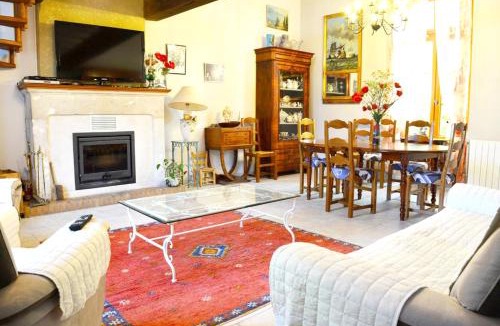 Thenac House | Maison spacieuse à Thénac avec piscine privée